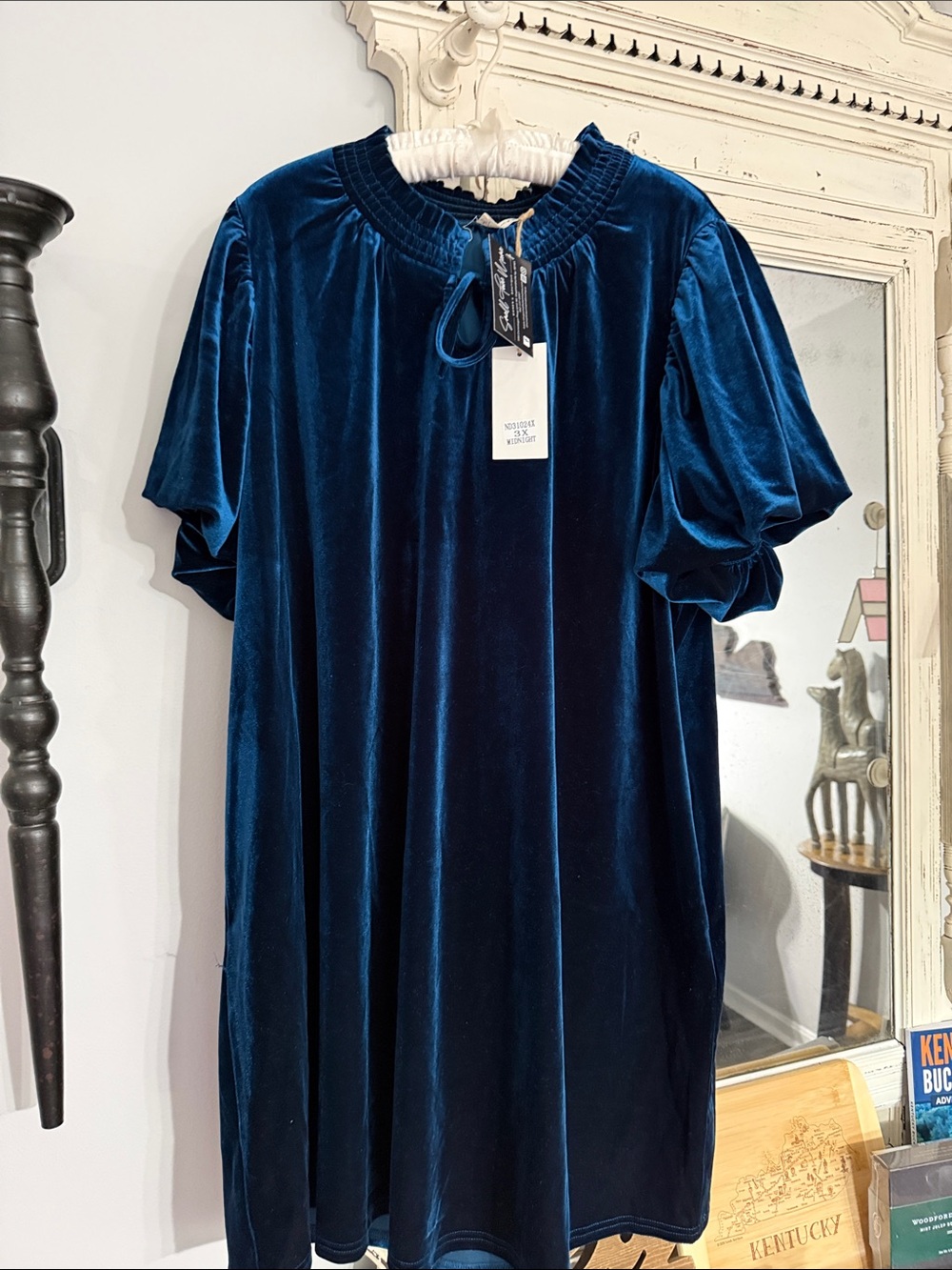 Velvet Puff-Sleeve Shift Dress in Deep Navy